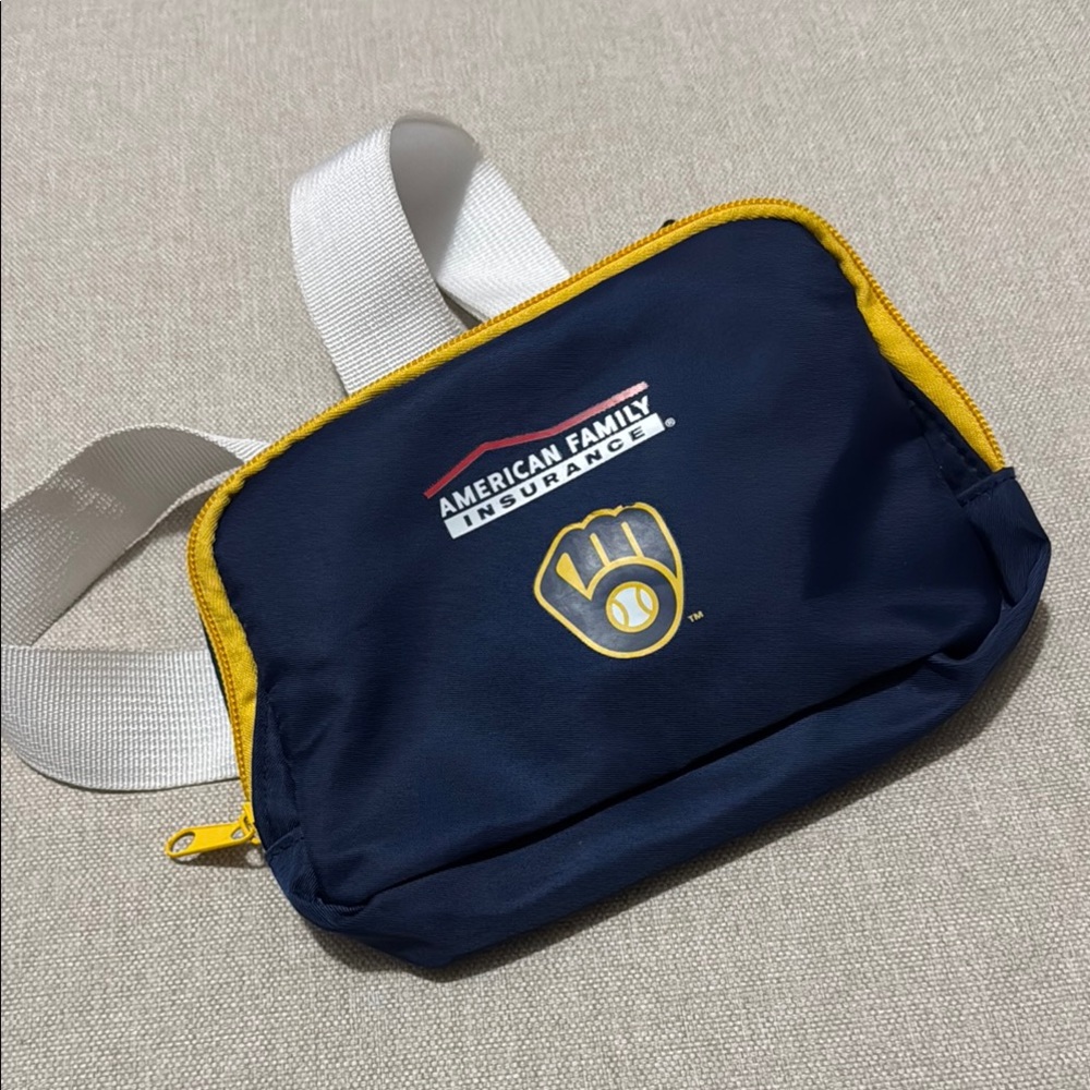 Free With $25 Purchase-Milwaukee Brewers Waist Bag/Fanny Pack-Unisex - Picture 2 of 13